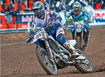  ??  ?? Depuis son titre 2015, Romain Febvre tente de retrouver les sensations et la spirale positive qui lui avaient permis de dominer le monde du MX. Moto, physique, mental, il faut tout remettre en ordre…