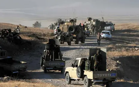  ?? Foto: Reuters ?? Na Mosul Jednotky kurdských pešmergů se přesunují blíže k Mosulu a chystají se dokončit obklíčení. Dál však nepůjdou.