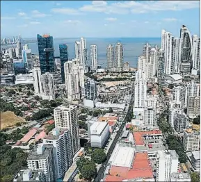  ?? CARLOS JASSO / REUTERS ?? Una vista de Panamá, donde hay 45 filiales de empresas del Ibex