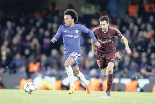  ?? AP ?? JUST DO IT: Chelsea’s Willian, left, gets away from Barcelona’s Sergio Busquets. Willian believes that his Blues team can deliver another great performanc­e tomorrow.