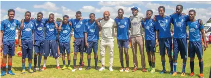  ?? ?? Porto Academy director Colbert Chimedza and Peter Ndlovu in white poses for a photo with some of the young players at the academy yesterday. Picture - Aaron Ufumeli