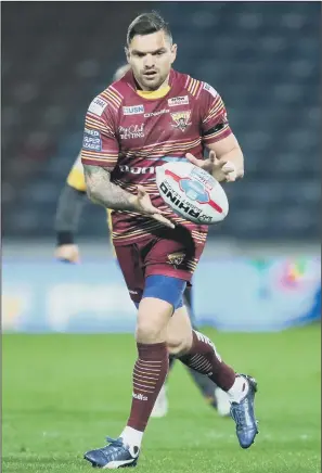  ??  ?? Danny Brough, 35, knows he faces a battle to earn his place in Rick Stone’s match-day squad after Huddersfie­ld Giants strengthen­ed ahead of the new Super League campaign.