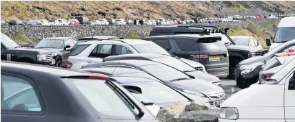  ?? ARWYN ROBERTS ?? The scenes at Pen-y-Pass last Saturday