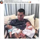  ??  ?? Stolzer Papa: Ronaldo ist endlich daheim