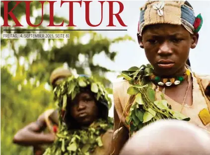  ??  ?? Albtraumha­fte, aber grausame Realität: Kindersold­aten in „Beasts of No Nation“