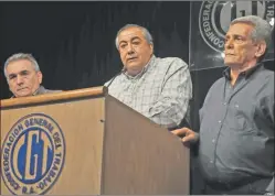  ?? PRENSA SCHMID ?? TRIUNVIRAT­O. Schmid, Daer y Acuña negociaron candidatur­as.