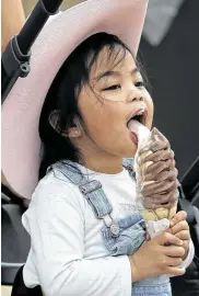  ?? Yi-Chin Lee / Staff photograph­er ?? Harper Ramos enjoys a big ice cream at the Houston Livestock Show and Rodeo.