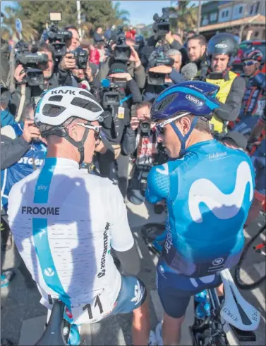  ??  ?? FOCO DE ATENCIÓN. Froome y Landa, en la salida de Mijas, antes de debutar en la temporada 2018.