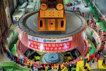  ??  ?? Chantier d’une turbine sur la rive gauche de Wudongde