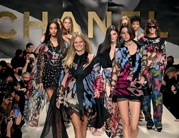  ?? ?? Chanel has retained its haute couture haughtines­s