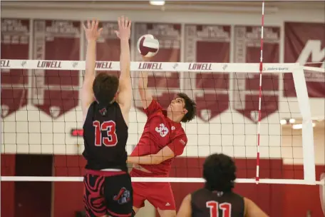  ?? (PHOTO BY REBA SALDANHA — BOSTON HERALD ?? Lowell’s Walter Palacio and North Andover’s Benjamin Metsch (13) clash at the net Wednesday in Lowell. Lowell (17-1) is a state championsh­ip contender.