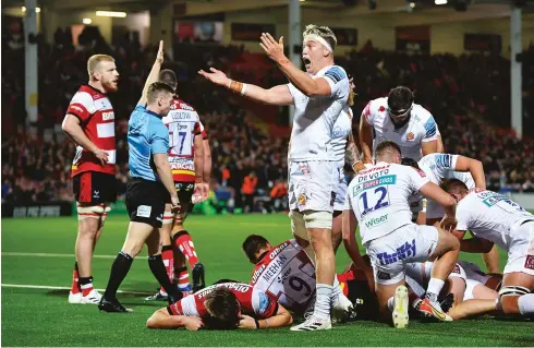  ?? PICTURES: Getty Images ?? Comeback: Richard Capstick celebrates as Alec Hepburn scores Exeter’s first try