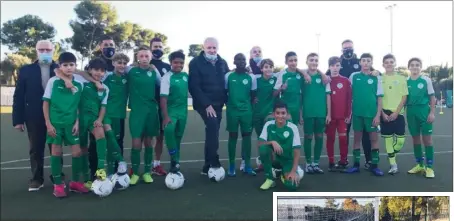  ??  ?? Luis Fernandez et Bruno Bellone avec les U de l’ES Cannet-Rocheville, hier après-midi. (Photos R. K.)