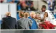  ?? Foto: Witters ?? Da war noch alles gut: David Alaba scherzt nach dem Champions‰League‰ Sieg mit der FCB‰Führung.