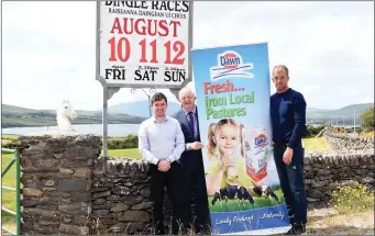  ??  ?? Daniel McCarthy and Colm Sayers of Dingle Race Committee with John O’Sullivan of Dingle Derby sponsors Lee Strand announcing this year’s Dingle Races at Ballintagg­art.