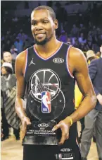  ?? Streeter Lecka / Getty Images ?? Kevin Durant poses with the MVP award he won in the All-Star Game.