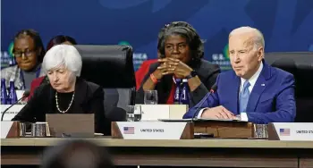  ?? GETTY VIA AFP ?? Kämpfen gegen die Staatsplei­te: Us-präsident Joe Biden und Finanzmini­sterin Janet Yellen.