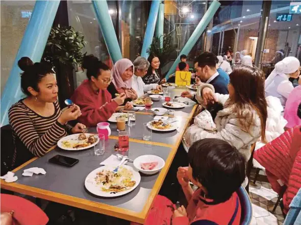  ?? PIC BY ZAHARAH OTHMAN ?? Customers enjoying the Ramadan buffet spread at the newly-opened Halia restaurant in Bayswater, London, recently.