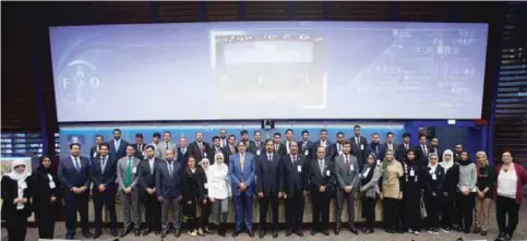  ??  ?? Kuwait’s Ambassador to Italy Sheikh Ali Al-Khaled Al-Jaber Al-Sabah take a group photo with other officials during the students’ visit to FAO.— KUNA photos