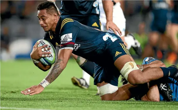  ?? GETTY IMAGES ?? Highlander­s loose forward Shannon Frizell, here scoring against the Blues last month, could be the bolter in the All Blacks squad.