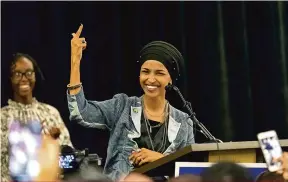  ?? Kerem Yucel/AFP ?? Naturaliza­da americana, a ex-refugiada somali Ilhan Omar será a primeira integrante do Congresso a usar um hijab