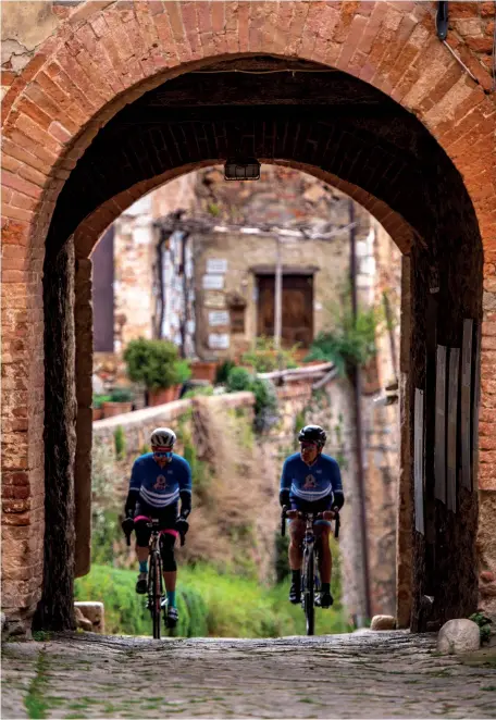  ??  ?? Due anime per un progetto Jacopo Ruotolo e Andrea Rossi sono gli instancabi­li promotori del ciclismo in Val di Merse.