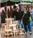  ?? Foto: Marcus Merk ?? Jede Menge Stände, jede Menge Angebote: In Biberbach ist ab Samstag viel geboten.