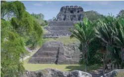  ??  ?? De l’hôtel, il est aussi possible de se rendre au site maya de Xunantunic­h, à la frontière du Belize et du Guatemala.