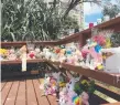  ??  ?? The makeshift memorial to the baby girl at Surfers Paradise.