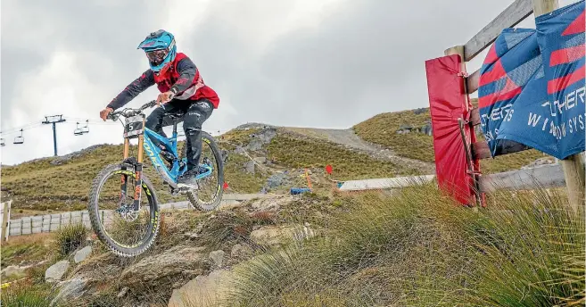  ?? PHOTO: BARKING CAT PHOTOGRAPH­Y ?? Ed Masters (Pivot Factory Team, Taranaki) in action on his way to the downhill title at the Altherm Mountain Bike National Championsh­ips in Wanaka.