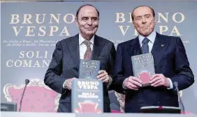  ?? Ansa ?? Coppia di fatto Berlusconi, ieri a Roma, ha presentato per la 22esima volta un libro di Vespa