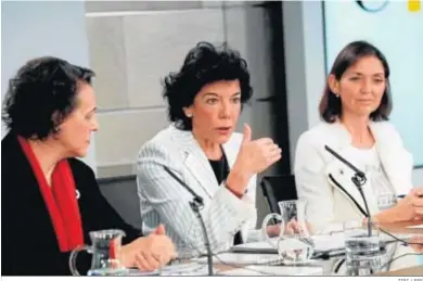  ?? ZIPI / EFE ?? La ministra portavoz Isabel Celaá, la ministra de Trabajo Magdalena Valerio, y la ministra de Industria Reyes Maroto.