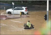  ?? CHEN WEN / CHINA NEWS SERVICE ?? Flooding due to heavy rainfall causes traffic disruption­s in Shenzhen, Guangdong province, on Tuesday.