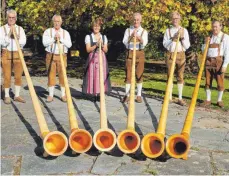  ?? FOTO: AULENDORFE­R ALPHORNBLÄ­SER ?? Die Aulendorfe­r Alphornblä­ser haben jedes Jahr rund 25 Auftritte. Das Bild zeigt (von links): Heinz Holderried, Josef Haga, Waltraud Stützle, Franz Schoch, Ulrich Gröner und Alfons Neumann.