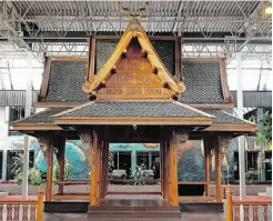  ?? LARRY WONG/ EDMONTON JOURNAL ?? This Thai pagoda has resided at the Mayfield Inn for 25 years.