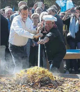  ?? JAVIER CEBOLLADA / EFE ?? El president va participar a la paella del dia de l’afiliat a Saragossa