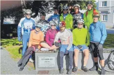  ?? FOTO: SCHNEESCHU­HVEREIN ?? Acht aktive Radsportle­r aus der Schweizer Partnersta­dt Bex zu Gast.