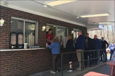  ?? PHOTOS BY MICHAEL GWIZDALA - MEDIANEWS GROUP ?? Patrons line up for lunch on opening day of Jack’s Drive In in Wynantskil­l.