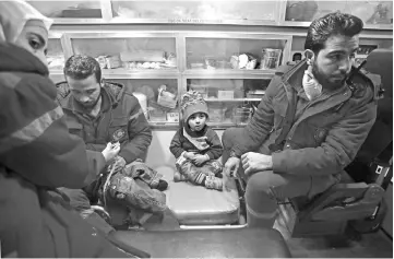  ??  ?? Syrian staff from the Internatio­nal Committee of the Red Cross take part in an evacuation operation in Douma in the eastern Ghouta region on the outskirts of the capital Damascus.