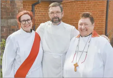  ?? PHOTO: DUBBO PHOTO NEWS/ COLIN ROUSE ?? Rev Carl Palmer, centre, at the official ordination ceremony on April 13 with priest Natalie Quince and deacon Liesel Walters.