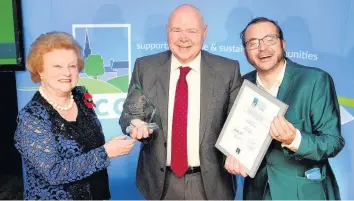  ??  ?? Pictured, from left to right, are Lady Gretton, Steve Cramp, of Mountsorre­l Railway, and Ivan Shedrake of award sponsor Taste Harborough.