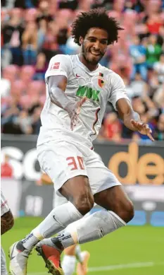  ?? Foto: Ulrich Wagner ?? Caiuby eröffnete den Torreigen gegen den SC Freiburg mit dem 1:0. Am Ende gewann der FC Augsburg nach seinem bisher besten Saisonauft­ritt mit 4:1.