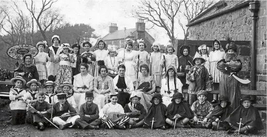  ?? ?? From Bella Simmers’ photo collection, pupils at Kilmany School in Fife dressed for a play with the church manse behind – see below.