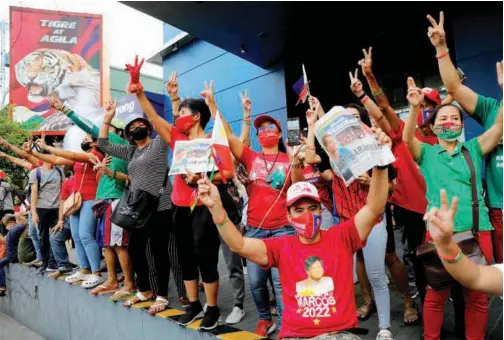  ?? Reuters ?? Supporters of Marcos Jr. celebrate outside the headquarte­rs in Mandaluyon­g City, Philippine­s, on Tuesday.