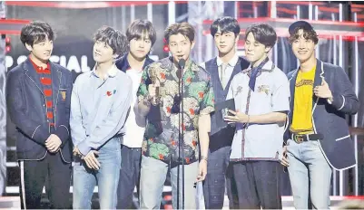  ?? — Gambar Reuters ?? BTS semasa menerima anugerah Top Social Artist di Anugerah Muzik Billboard 2018 di Las Vegas, Nevada pada 20 Mei yang lepas.