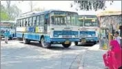  ?? HT PHOTO ?? A woman waiting for a bus at the Karnal bus stand.