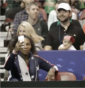  ??  ?? Serena Williams (i förgrunden), hennes man Alexis Ohanian och dottern Alexis Olympia Ohanian Jr är tre av delägarna i det nystartade laget.