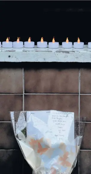  ?? PETER BOLTER ?? Flowers left for Jo Cox by Ceri Rees and family outside Carnegie House, Wyndham Street, Bridgend