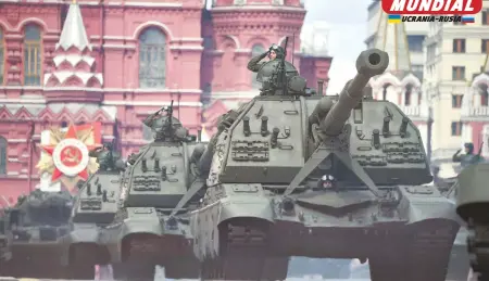  ?? AFP ?? El Ejército ruso desfiló por la Plaza Roja del Kremlin para festejar la victoria sobre la Alemania nazi en 1945