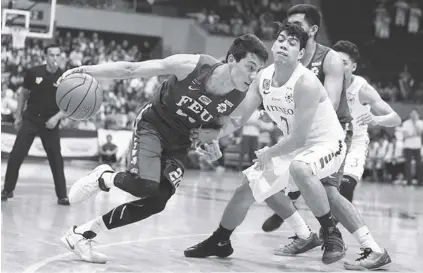  ?? ABS-CBN ?? Far Eastern University Tamaraws power forward Kenneth Tuffin (20) attempts to break past the Ateneo Blue Eagles during their UAAP Season
79 semis clash. FEU is set to compete
in the local arena for the Iloilo National Invitation­al Basketball...